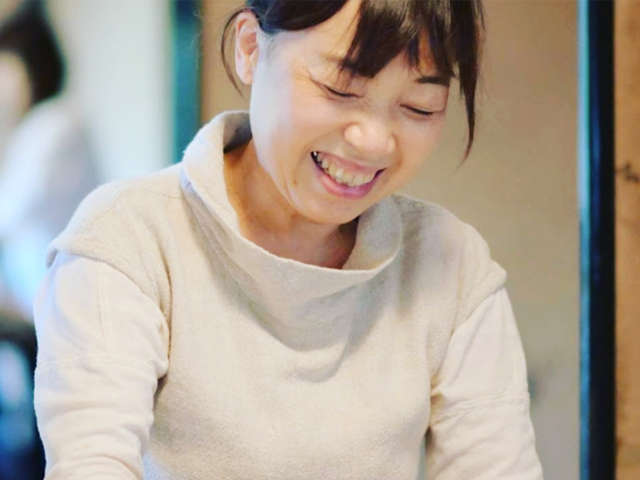 院内で施術
中のスタッフ