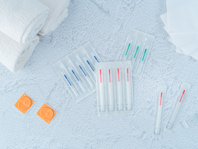 鍼などの治療道具一式